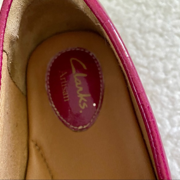 ✅DONATED✅Clark’s Patent Leather Artisan Fuchsia Loafers - Picture 6 of 7